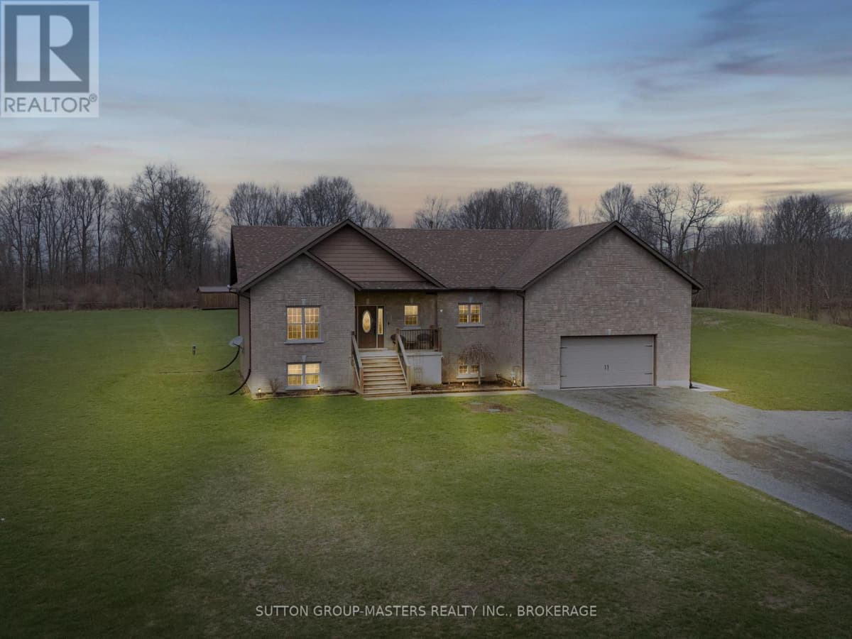 6 Bed · 3 Bath Detached House for Sale in Front of Leeds & Seeleys Bay