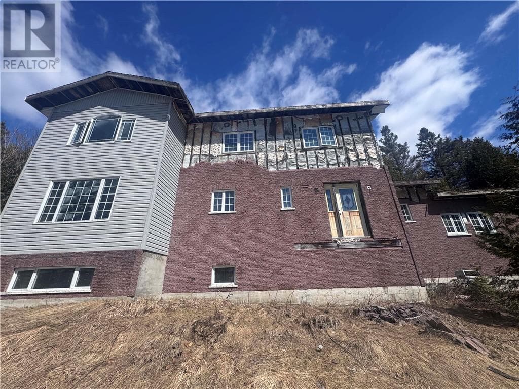 4 Bed Detached House for Sale in Evansville