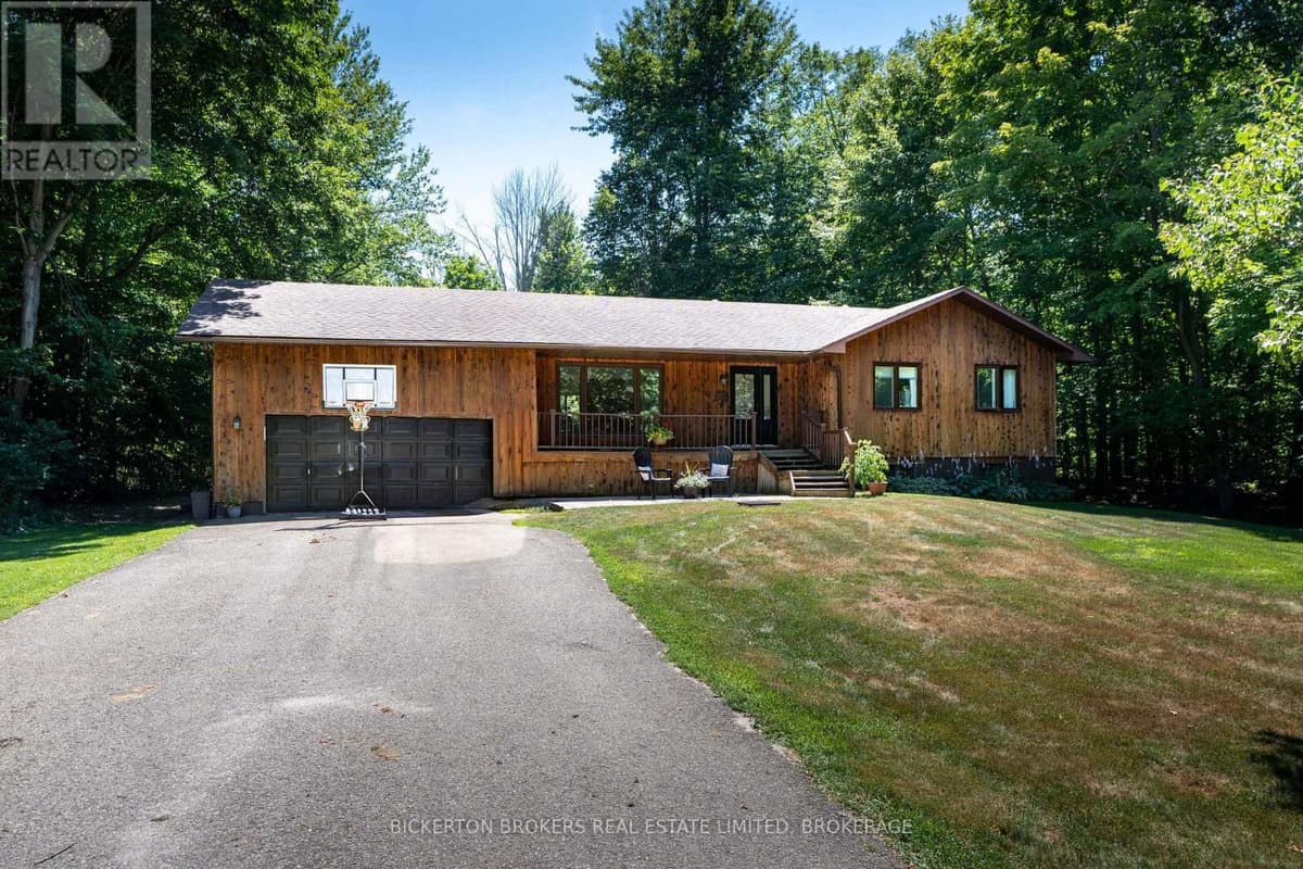 3 Bed · 3 Bath Detached House for Sale in Front of Leeds & Seeleys Bay