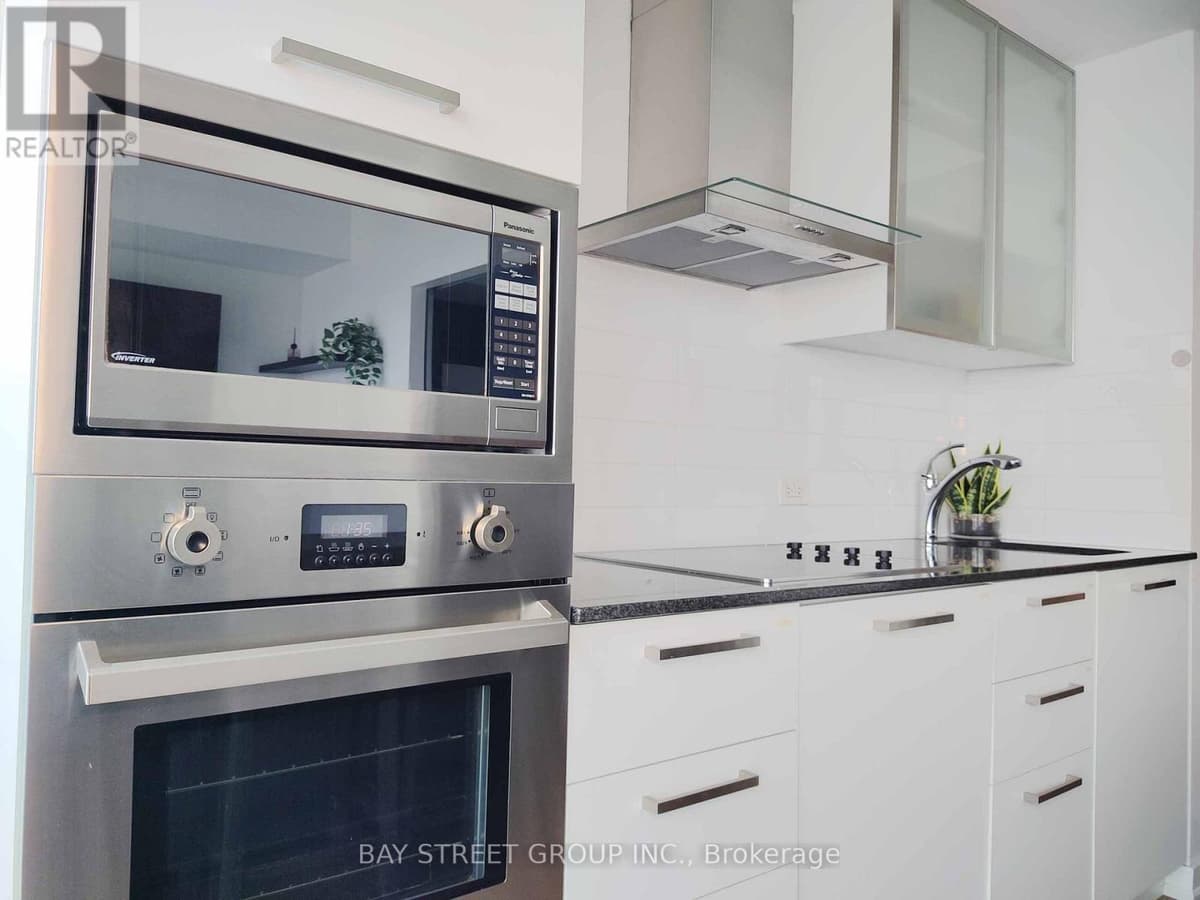 2 Bed · 1 Bath Detached House for Rent in Toronto