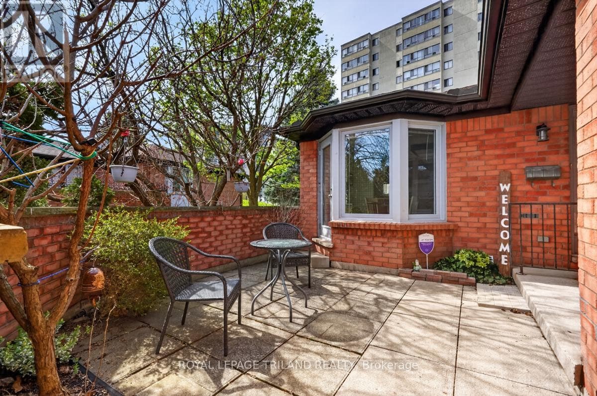 2 Bed · 2 Bath Detached House for Sale in London North