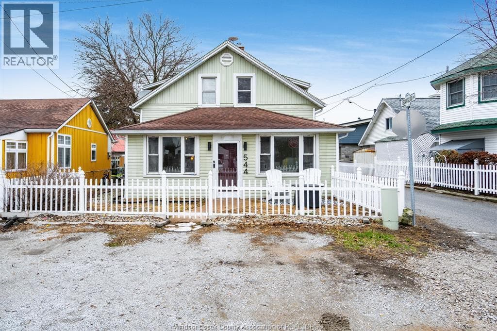 3 Bed · 2 Bath Detached House for Sale in Kingsville