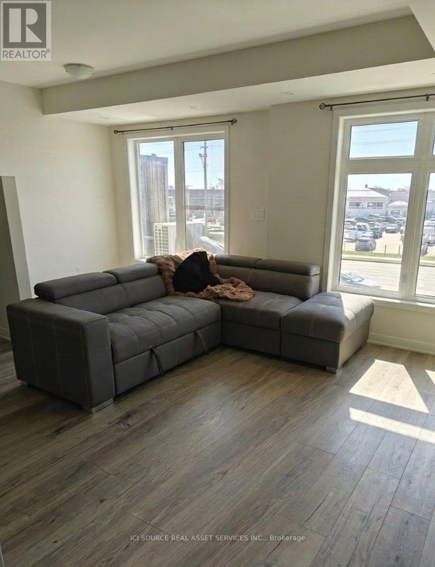 2 Bed · 2 Bath Detached House for Rent in Pickering