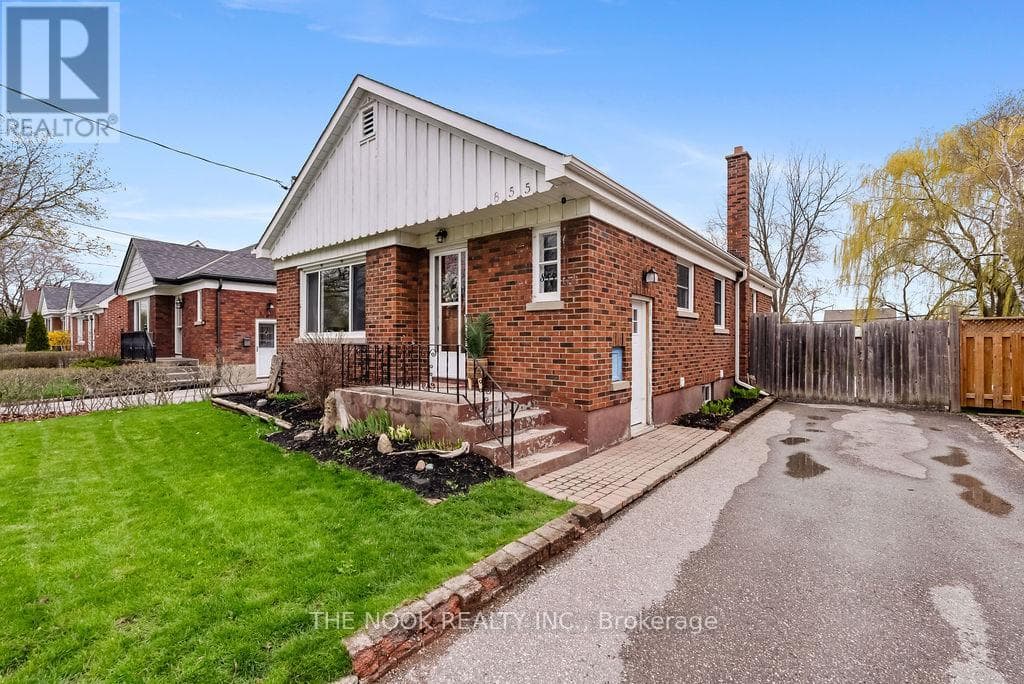 4 Bed · 2 Bath Detached House for Sale in Oshawa