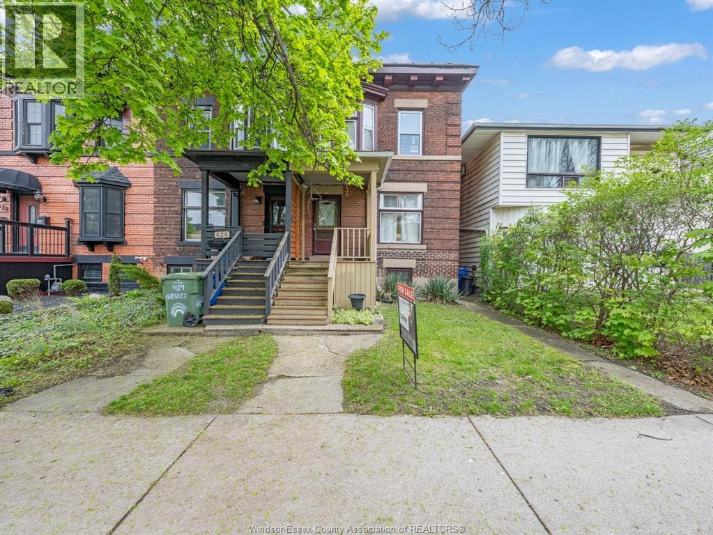 4 Bed · 3 Bath Detached House for Sale in Windsor