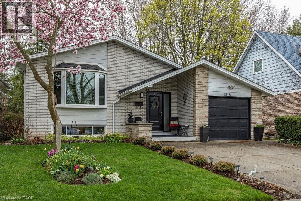 5 Bed · 2 Bath Detached House for Sale in Burlington