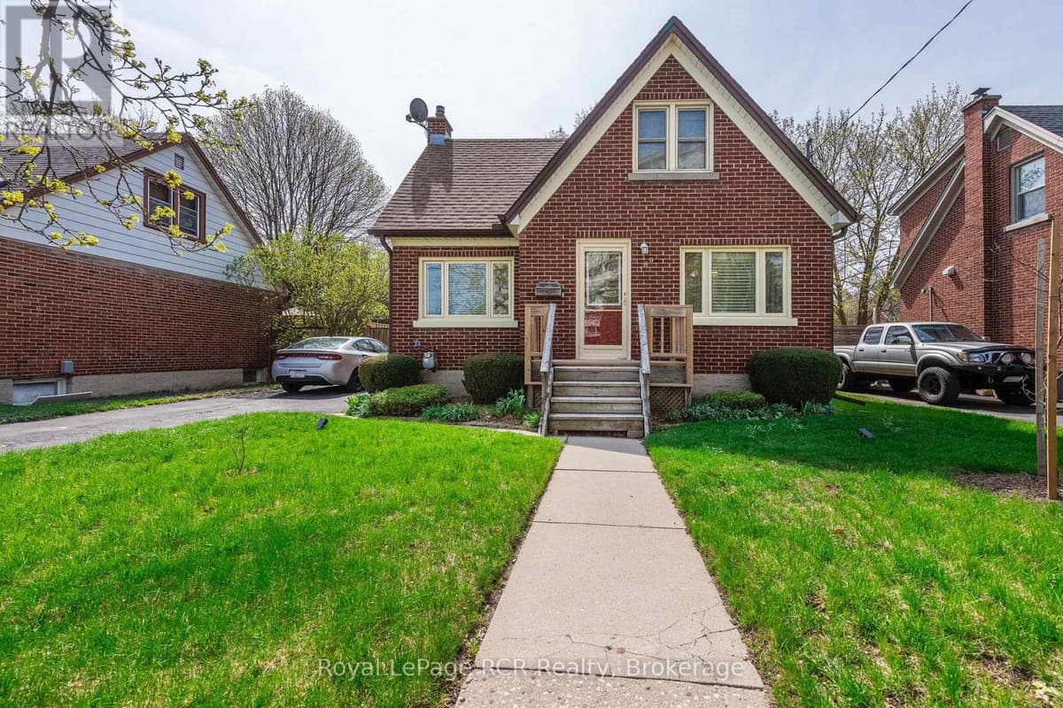 2 Bed · 2 Bath Detached House for Sale in Kitchener