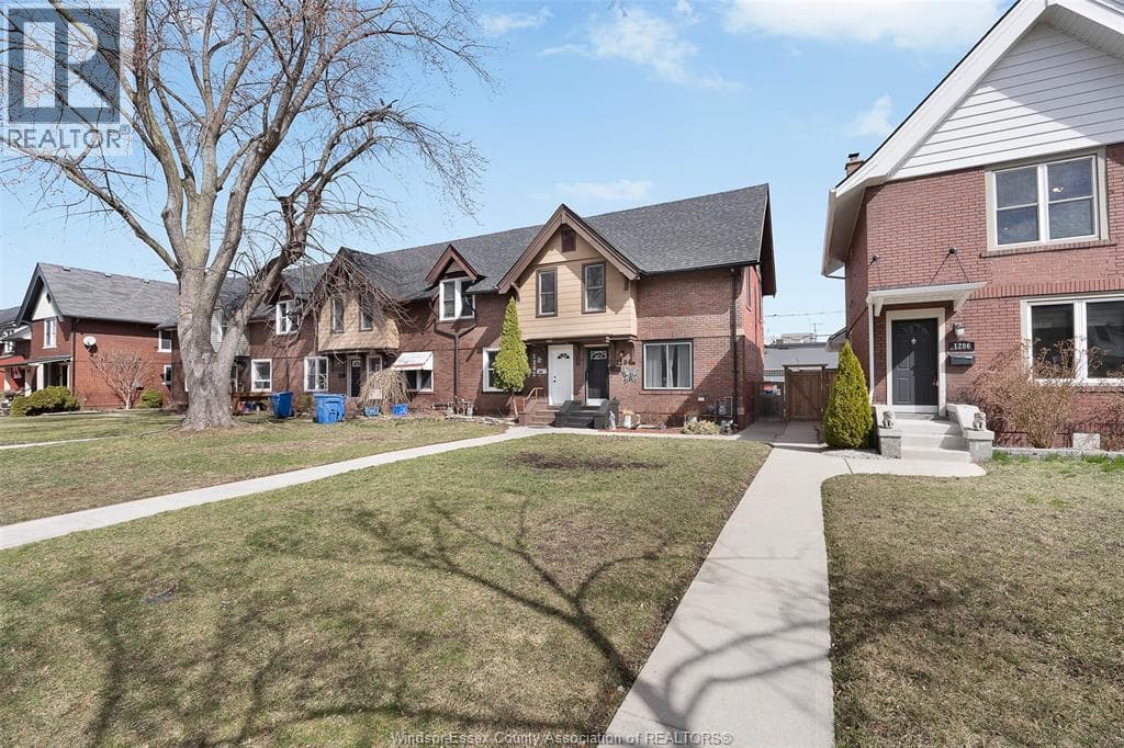 3 Bed · 2 Bath Detached House for Sale in Windsor