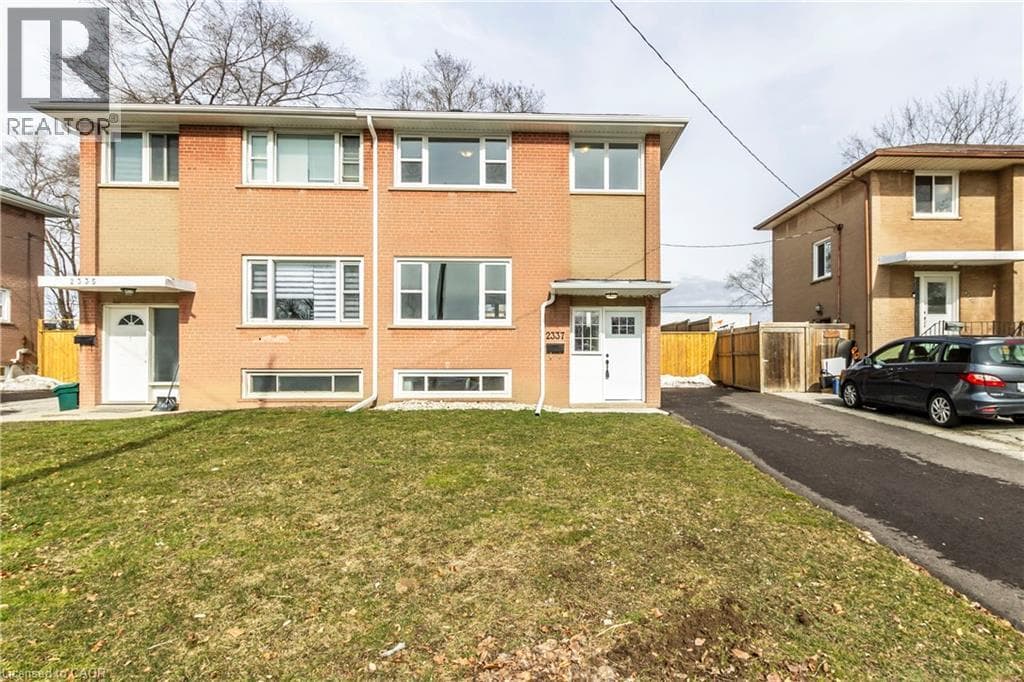 3 Bed · 2 Bath Detached House for Rent in Burlington