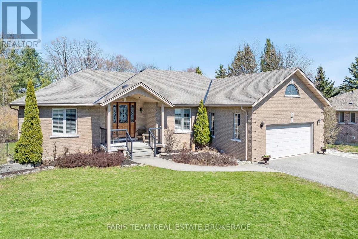 4 Bed · 2 Bath Detached House for Sale in Wasaga Beach