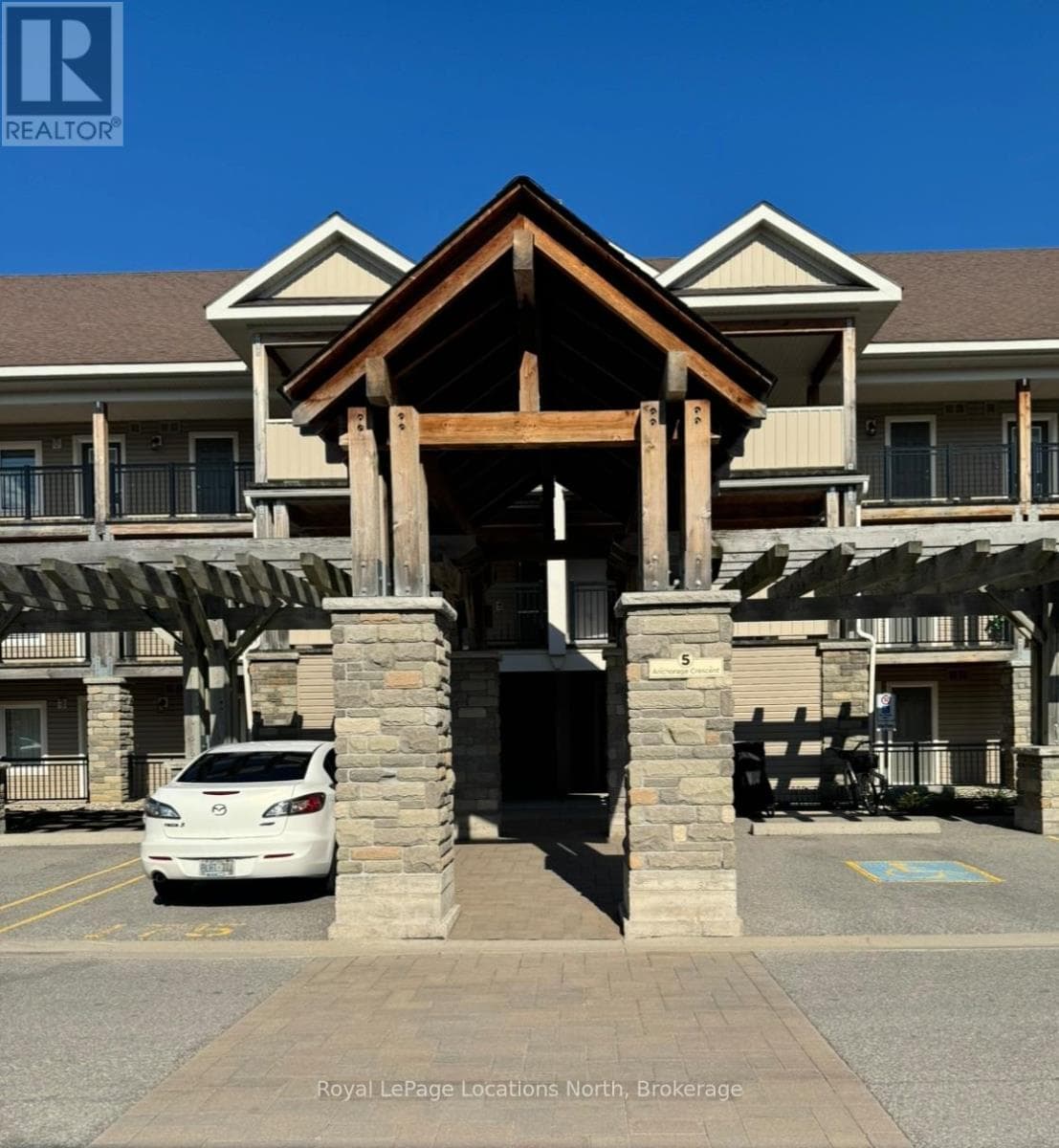 3 Bed · 3 Bath Detached House for Rent in Collingwood