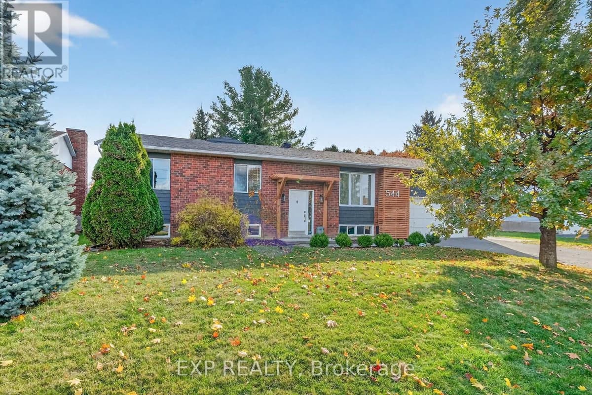 7 Bed · 4 Bath Detached House for Sale in Russell