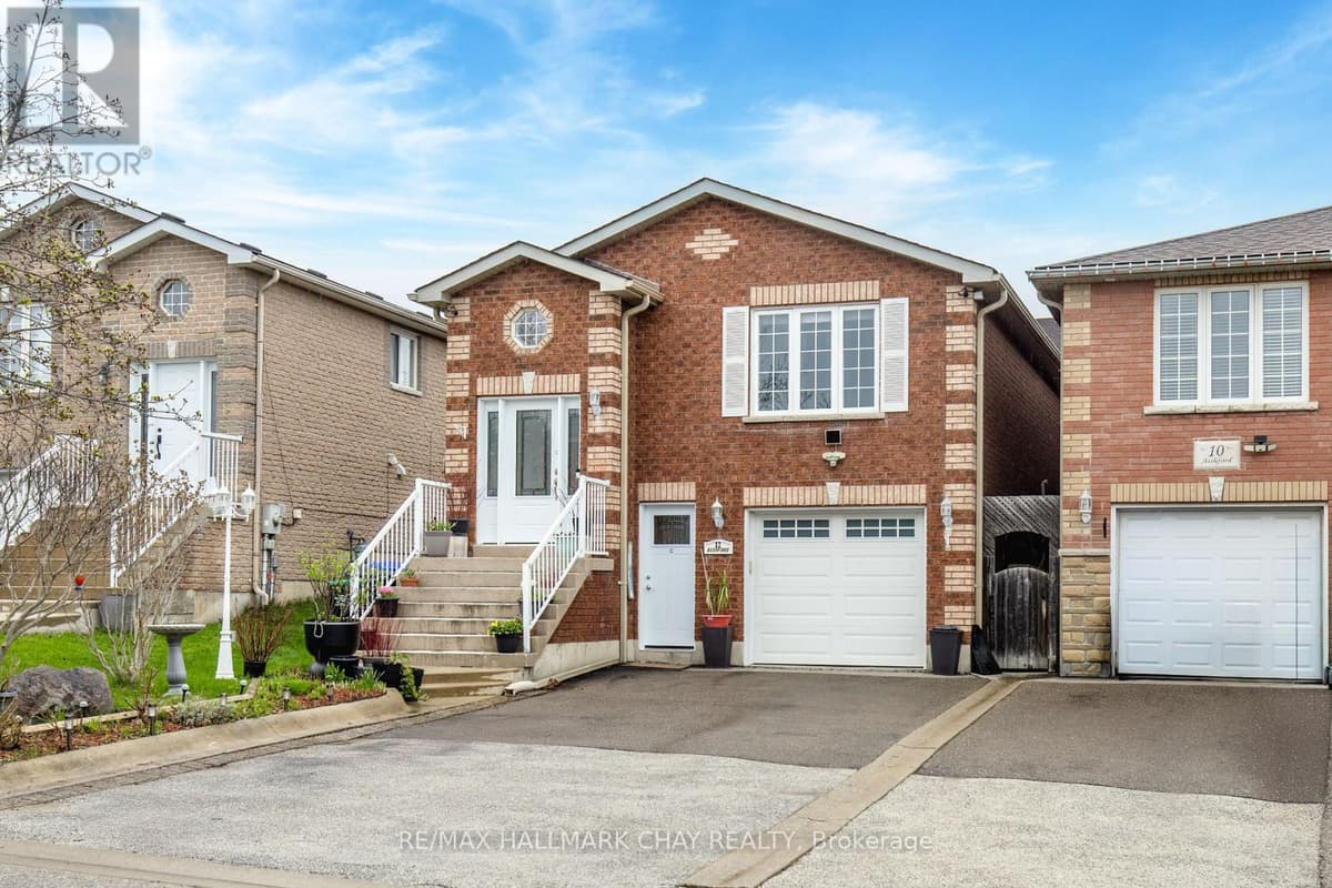 4 Bed · 2 Bath Detached House for Sale in Bradford West Gwillimbury