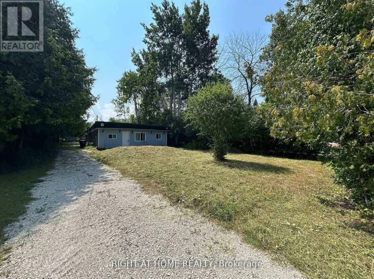 3 Bed · 1 Bath Detached House for Rent in Collingwood