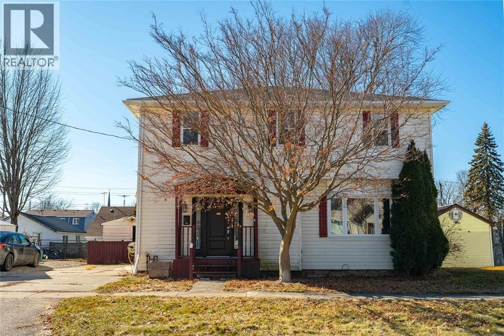 5 Bed · 3 Bath Detached House for Sale in Wallaceburg