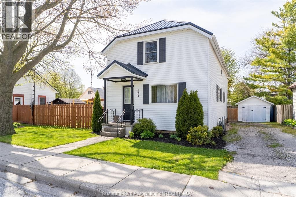 4 Bed · 2 Bath Detached House for Sale in Thamesville
