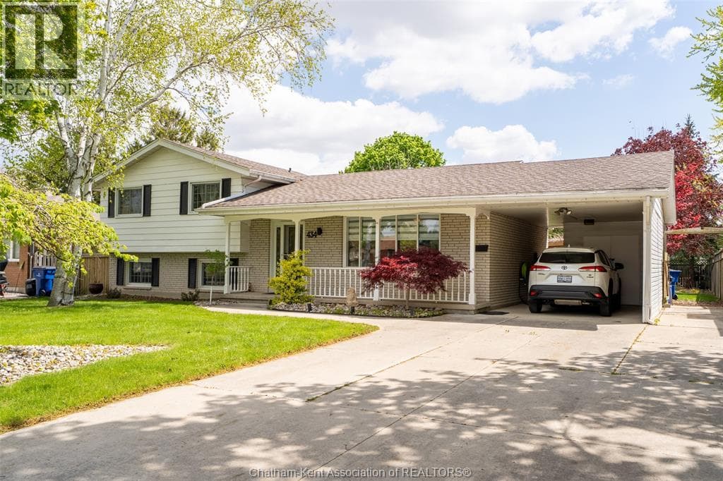 4 Bed · 2 Bath Detached House for Sale in Wallaceburg