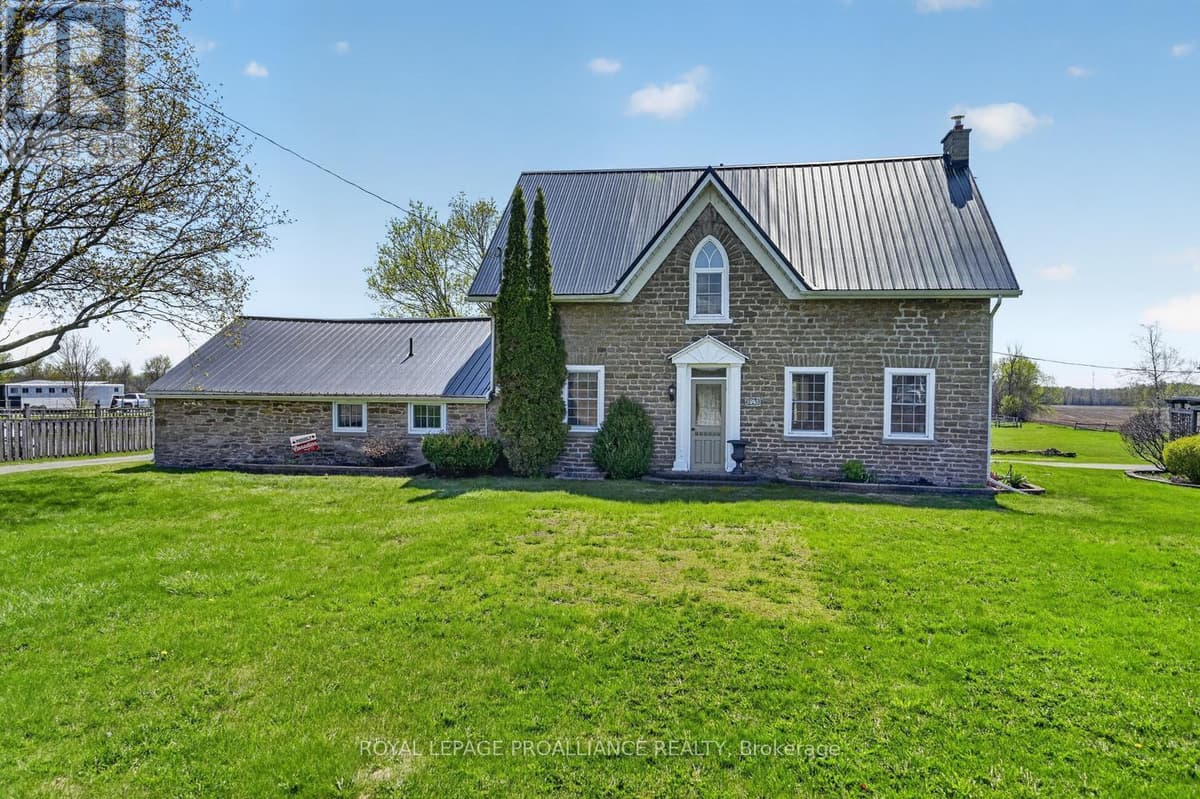 3 Bed · 2 Bath Detached House for Sale in Elizabethtown-Kitley