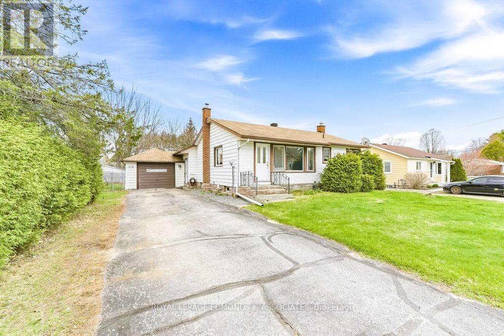 3 Bed · 1 Bath Detached House for Sale in Laurentian Valley