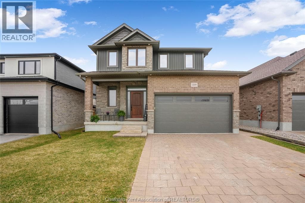 3 Bed · 3 Bath Detached House for Rent in London