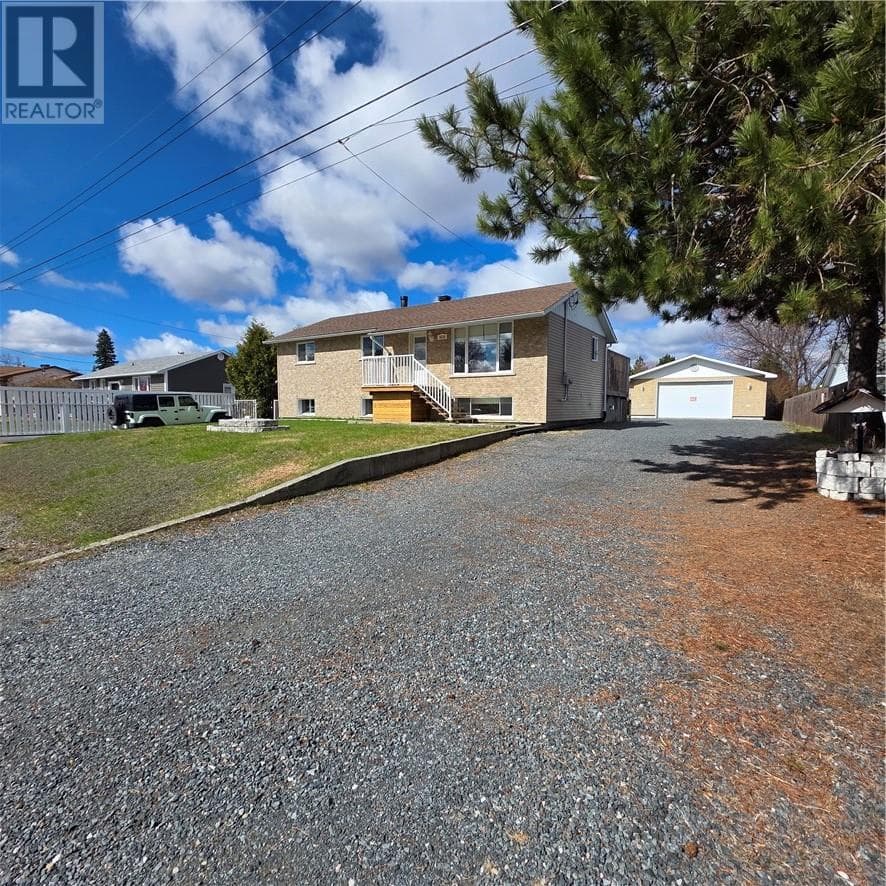 6 Bed · 3 Bath Detached House for Sale in Val Caron