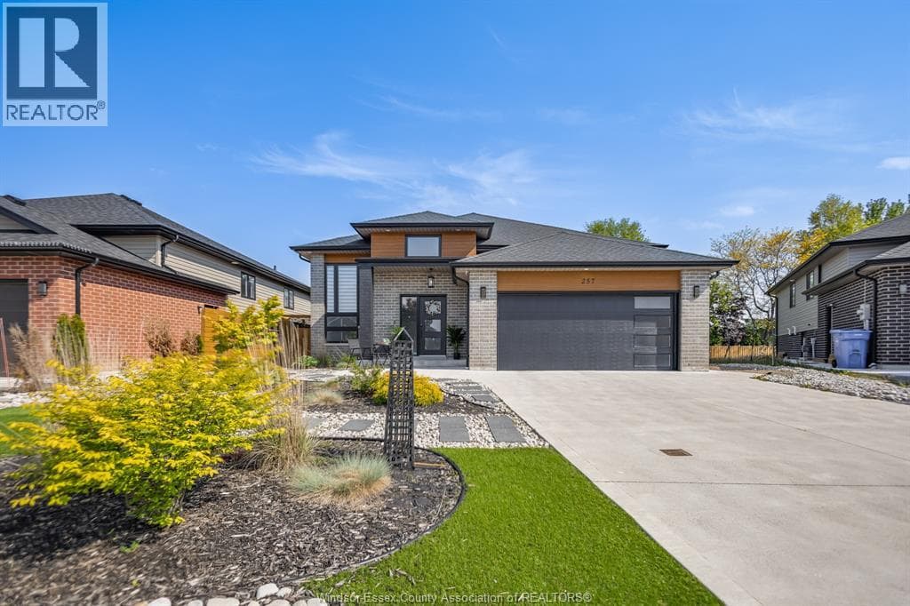 5 Bed · 3 Bath Detached House for Sale in Essex