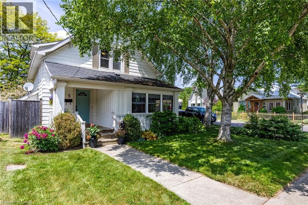 3 Bed · 2 Bath Detached House for Sale in Simcoe