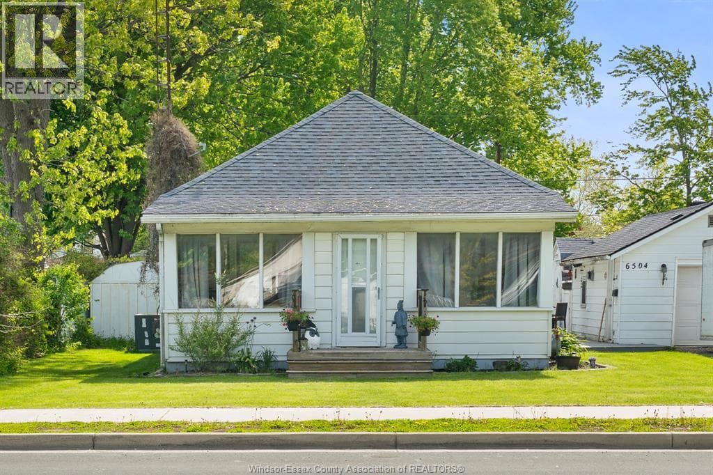 2 Bed · 1 Bath Detached House for Sale in Lakeshore
