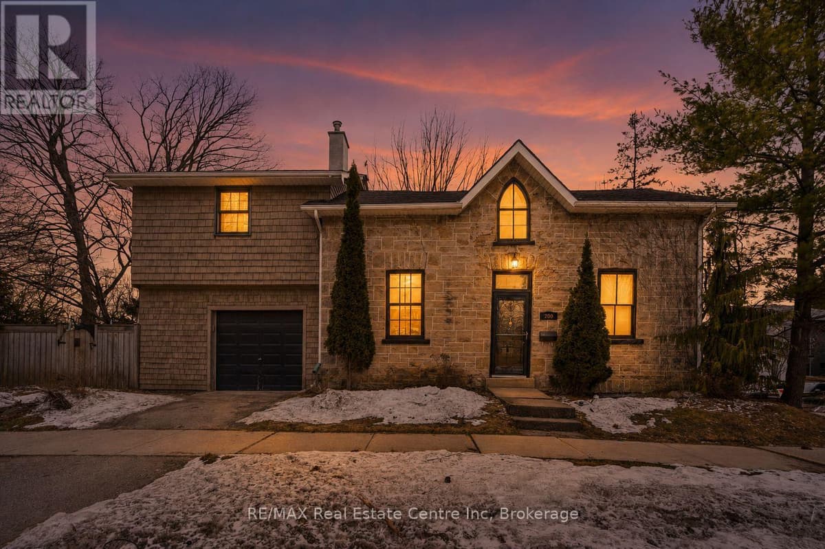 4 Bed · 2 Bath Detached House for Sale in Centre Wellington