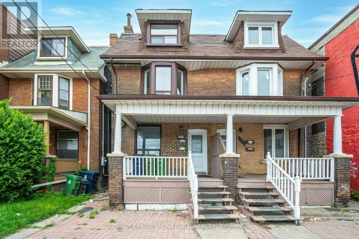 3 Bed · 1 Bath Detached House for Rent in Toronto