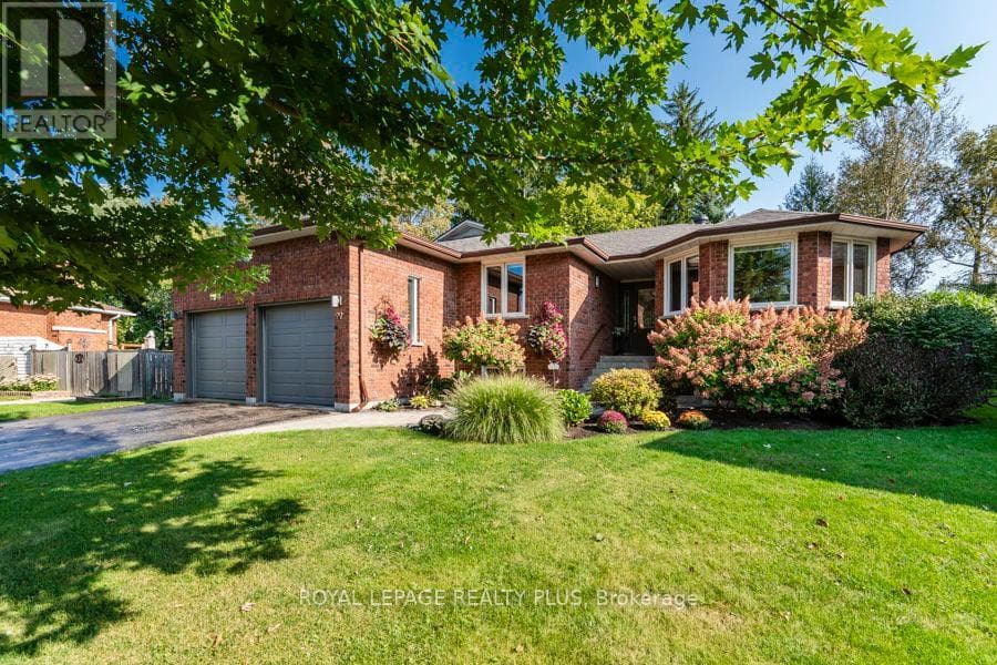 4 Bed · 3 Bath Detached House for Sale in Penetanguishene