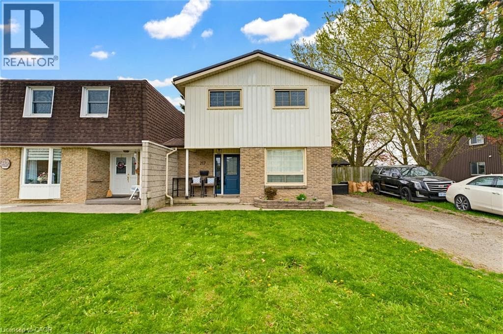 3 Bed · 2 Bath Detached House for Sale in Stratford