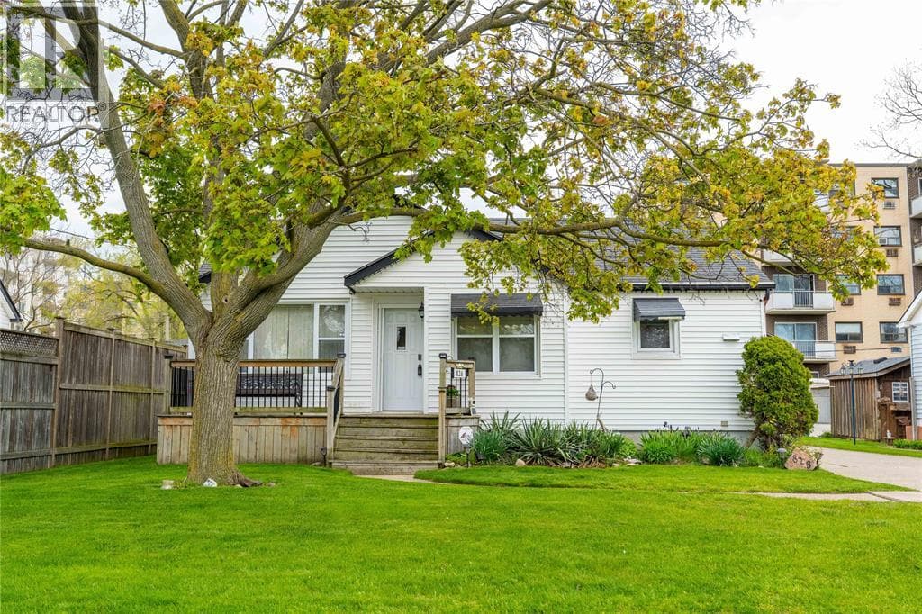 3 Bed · 2 Bath Detached House for Sale in Sarnia
