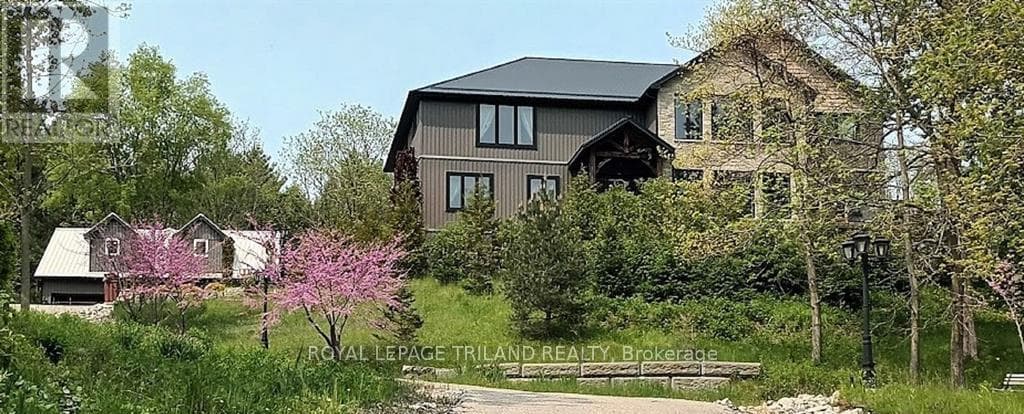 5 Bed · 4 Bath Detached House for Sale in Central Elgin