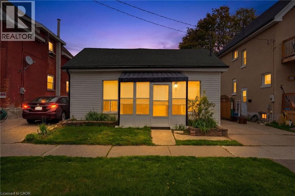 2 Bed · 2 Bath Detached House for Sale in Brantford