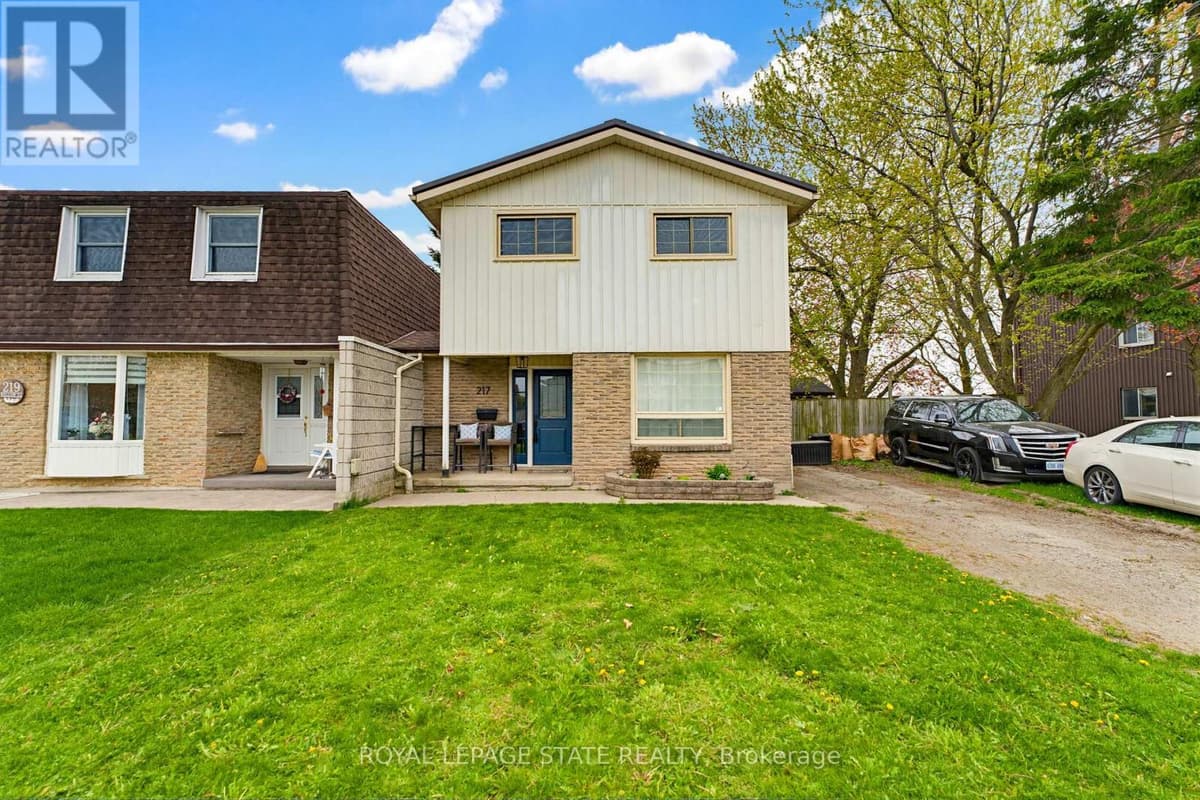 3 Bed · 2 Bath Detached House for Sale in Stratford