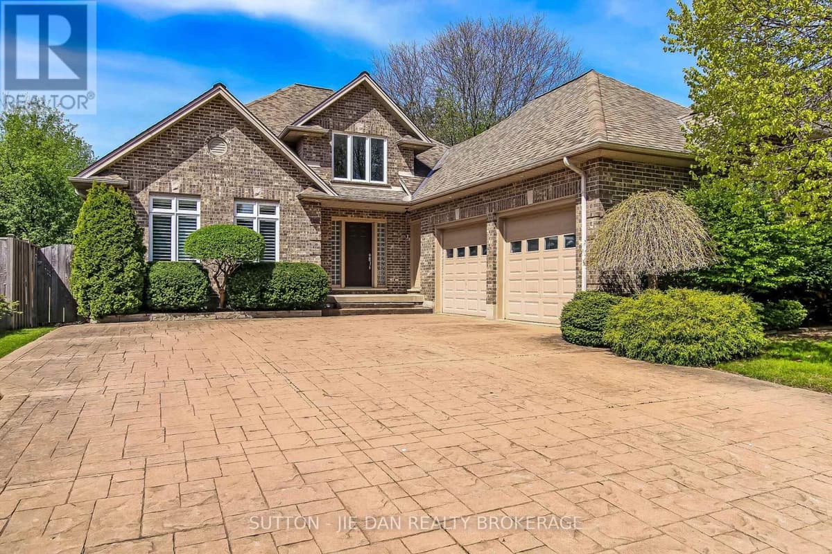 4 Bed · 3 Bath Detached House for Sale in London North