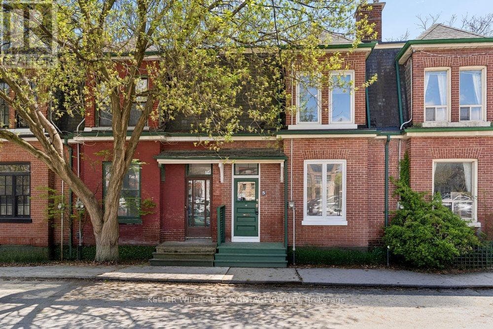 3 Bed · 2 Bath Detached House for Sale in Toronto