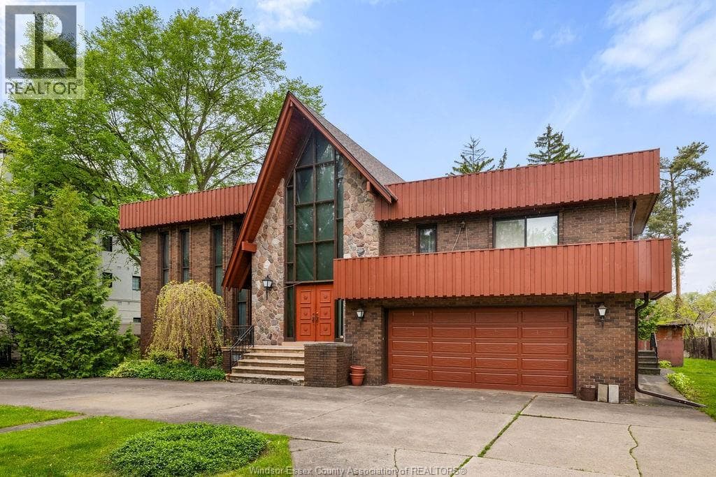 6 Bed · 4 Bath Detached House for Sale in Windsor
