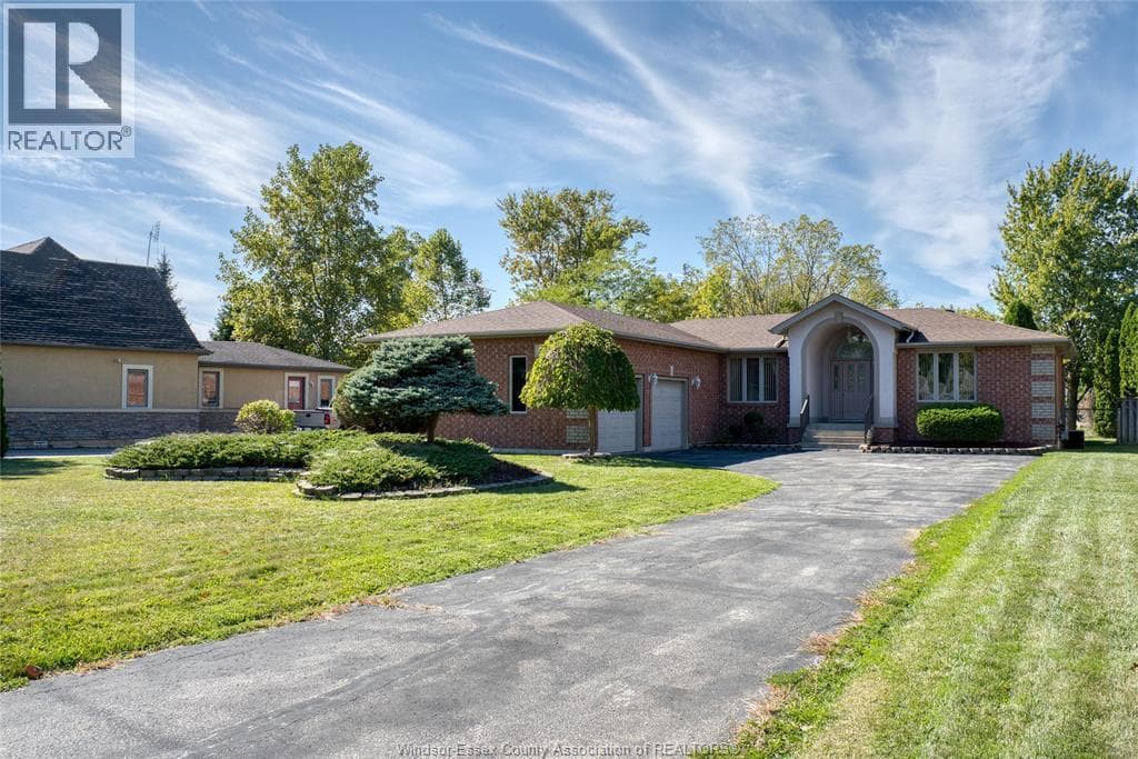4 Bed · 3 Bath Detached House for Sale in Lakeshore