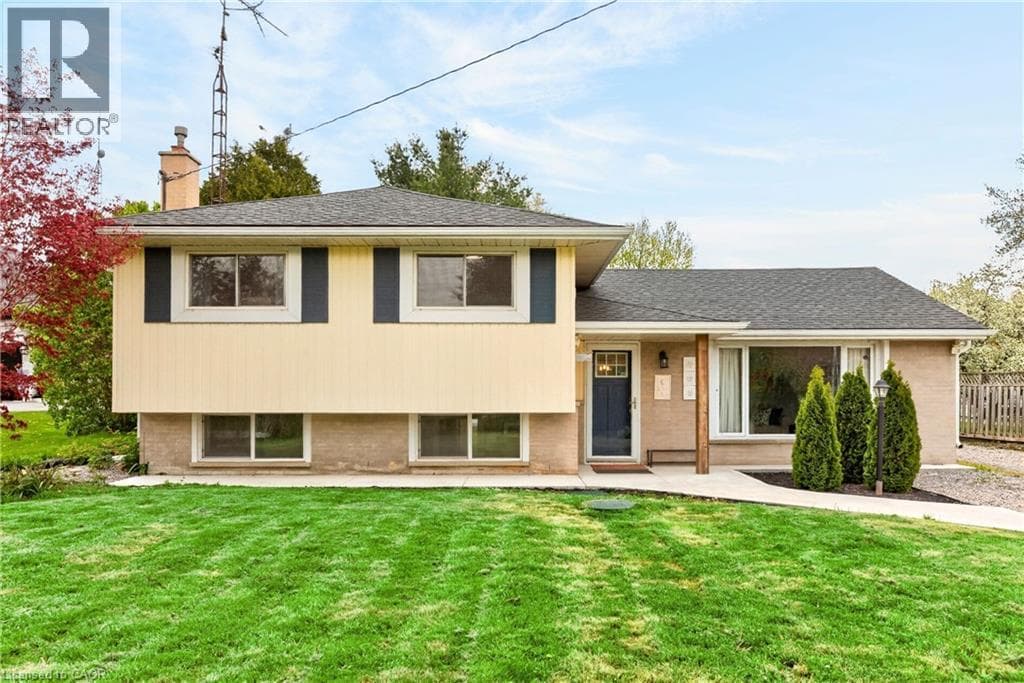 3 Bed · 4 Bath Detached House for Sale in Ancaster