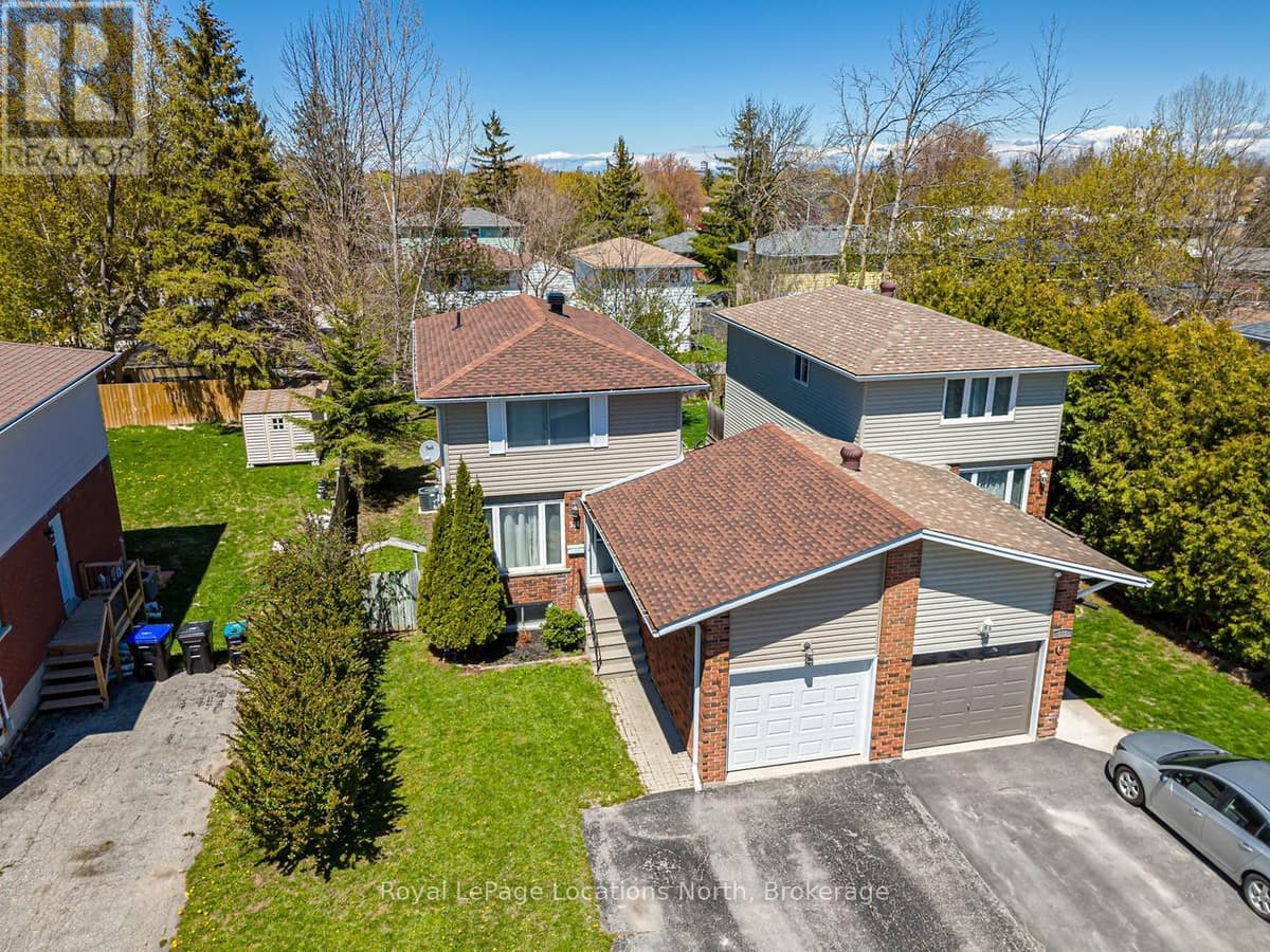 3 Bed · 2 Bath Detached House for Sale in Collingwood