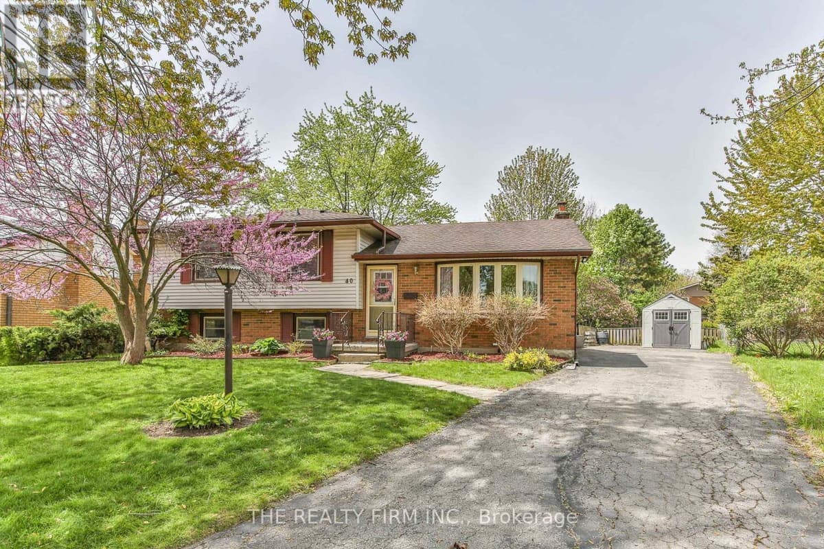 3 Bed · 2 Bath Detached House for Sale in London South