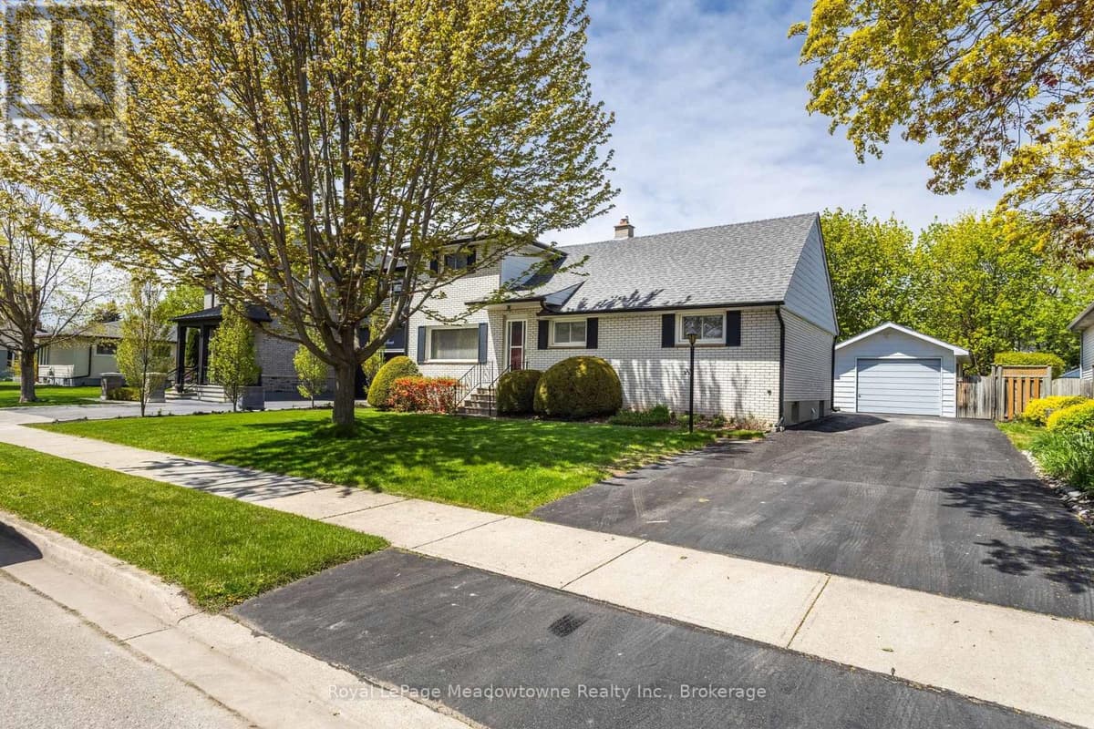 3 Bed · 2 Bath Detached House for Sale in Milton