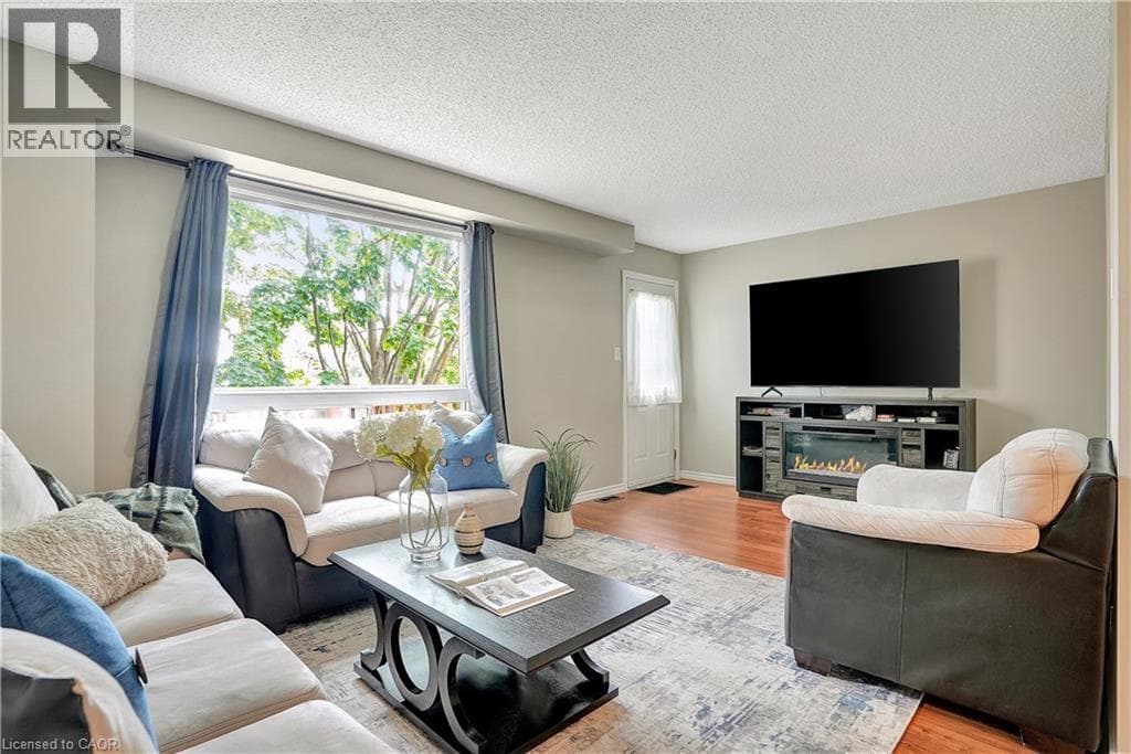 3 Bed · 2 Bath Detached House for Rent in Cambridge