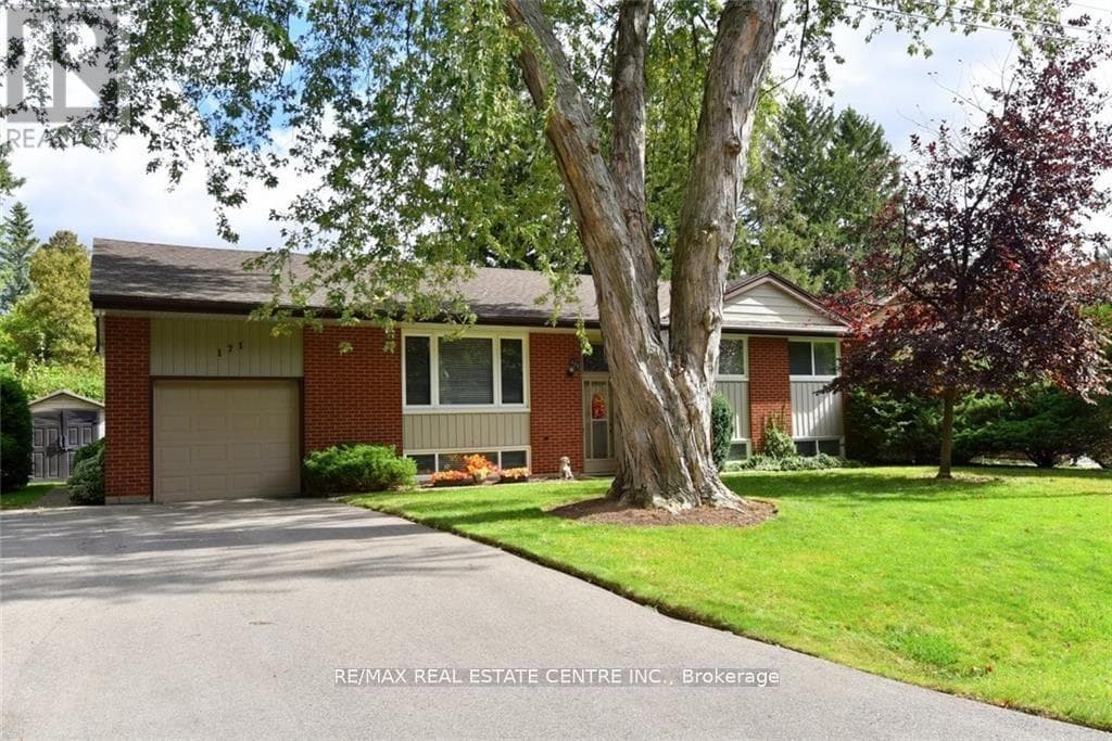 2 Bed · 1 Bath Detached House for Rent in Hamilton