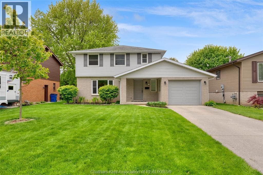 3 Bed · 3 Bath Detached House for Sale in Chatham