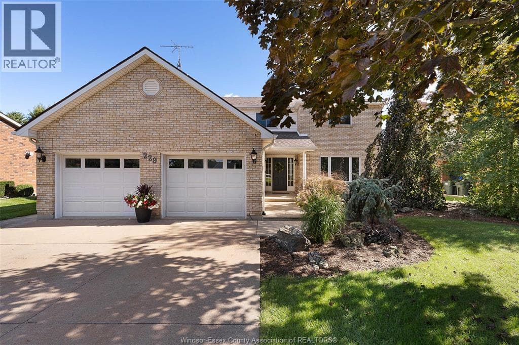 5 Bed · 4 Bath Detached House for Sale in Essex