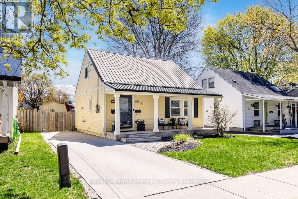 3 Bed · 2 Bath Detached House for Sale in Collingwood