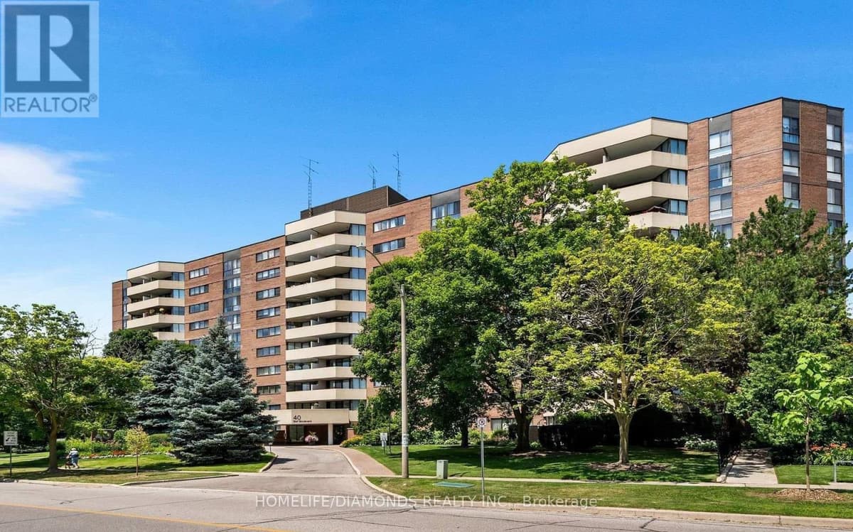 3 Bed · 2 Bath Detached House for Sale in Richmond Hill